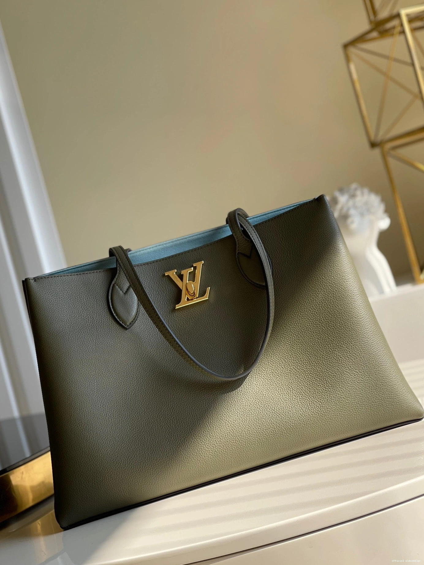 LOUIS LOCKME SHOPPER VUITTON 0823